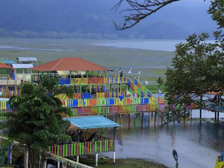 Ordenan demolición de muelles de varios restaurantes en el Lago de Yojoa por impacto ambiental