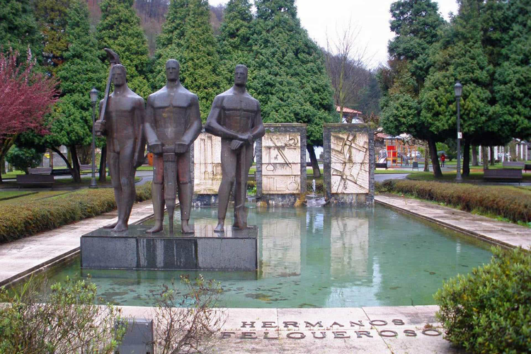 Monumento a los «Hermanos Felgueroso»