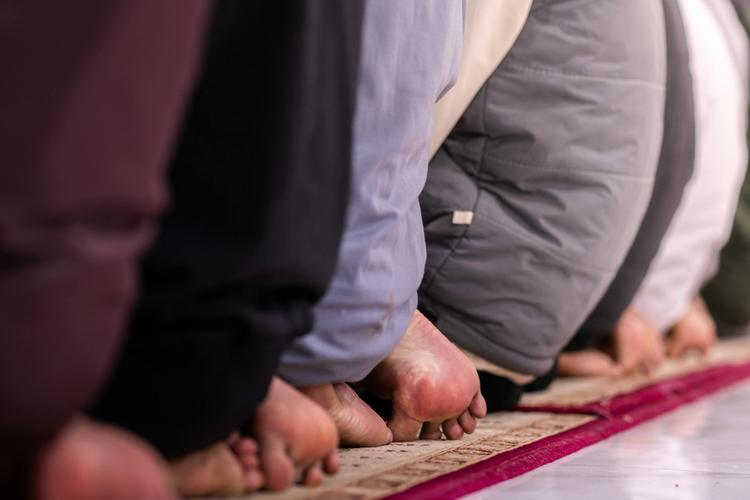 ما الفرق بين مقام المجاهدة ومقام المشاهدة؟
