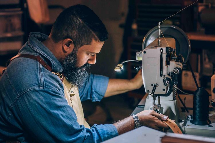 India entrena a sus sustitutos: cuando las manos de los trabajadores se convierten en datos para los robots