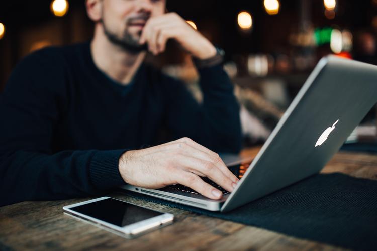 Las Palmas de Gran Canaria, decima al mondo per lavorare in remoto: cosa significa vivere da nomade digitale sull'isola