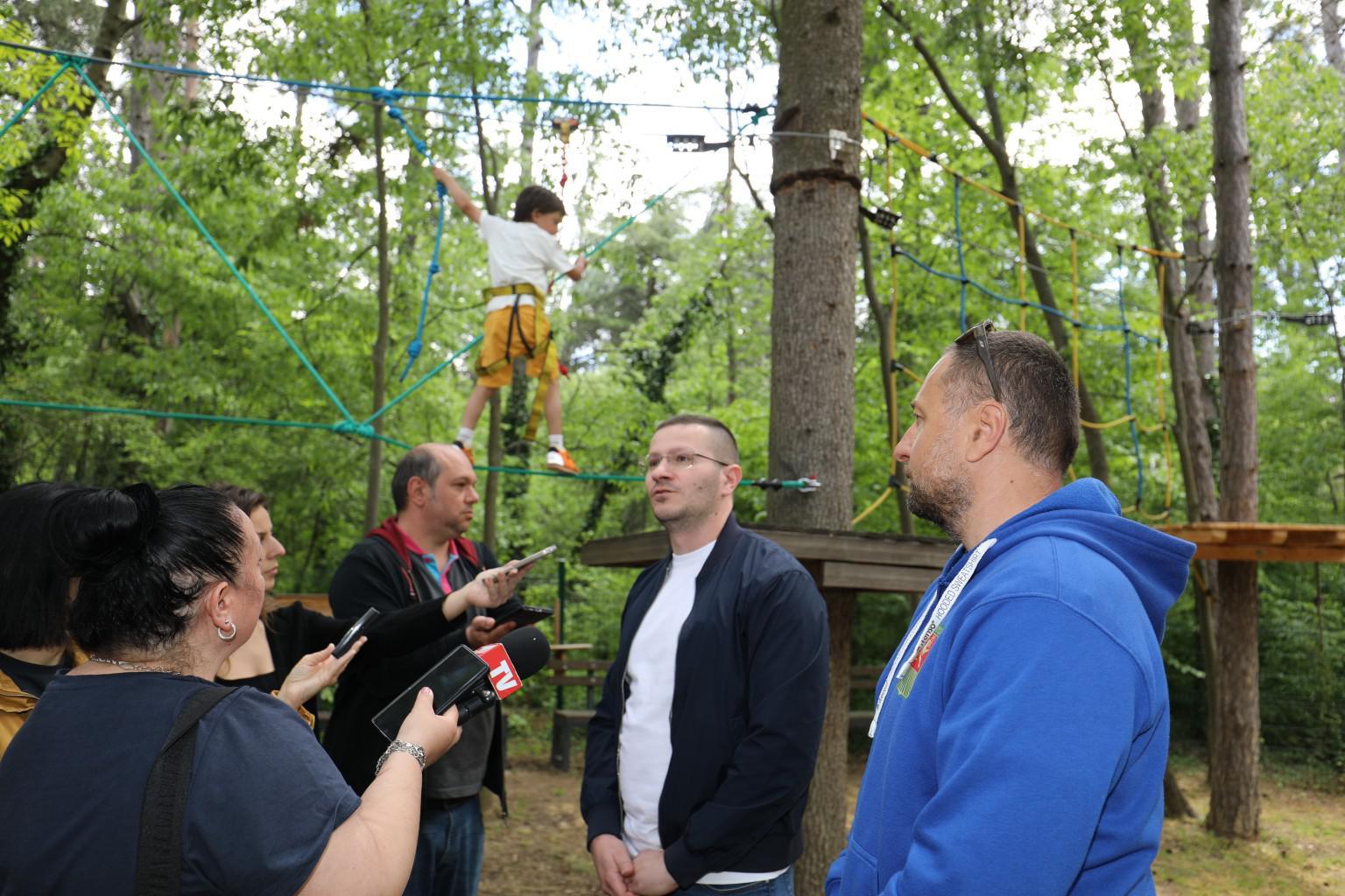 Зам.-кметът арх. Мартин Паскалев представи обновената въжена градина в парк „Митрополит Методий Кусев“