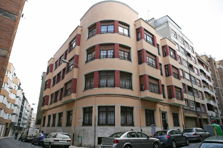 Edificio calle Cabrales, 65
