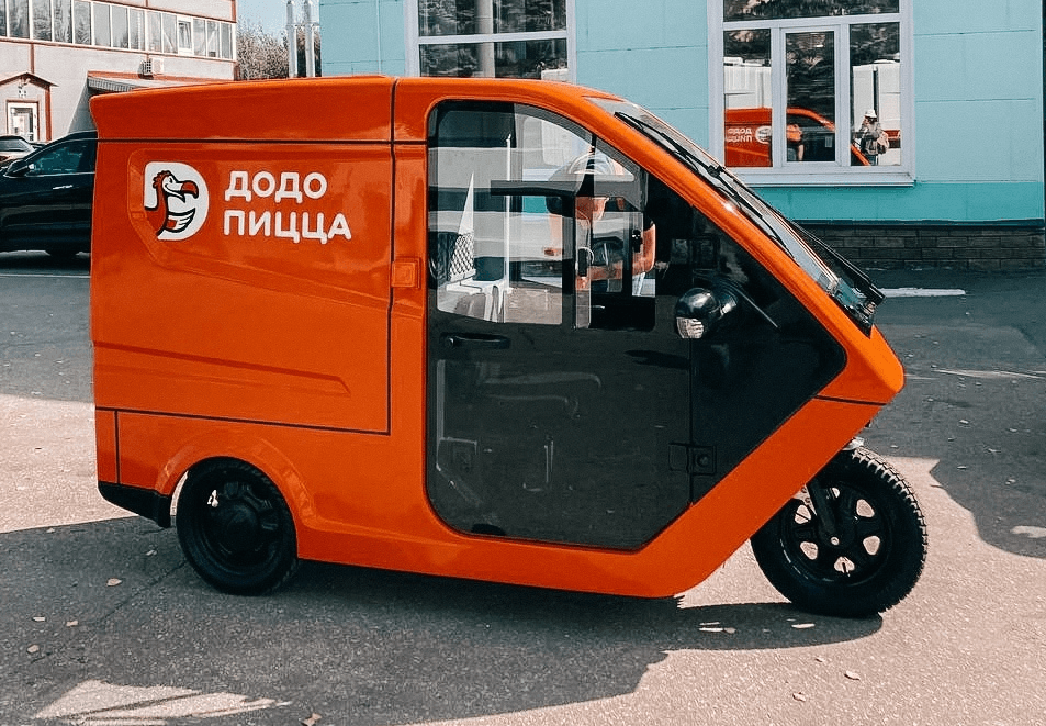 «Додо пицца» показала собственный электроскутер для доставки