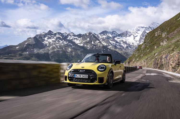 EL MINI JOHN COOPER WORKS CABRIO: MÁXIMO RENDIMIENTO AL AIRE LIBRE