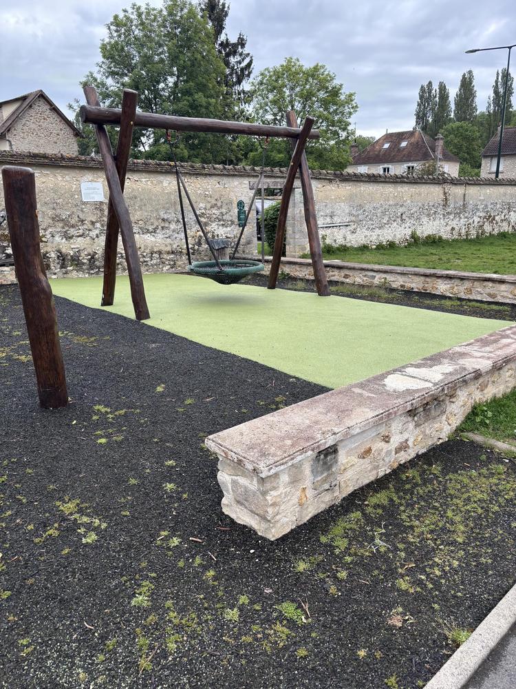 REMISE EN CONFORMITE DE L' AIRE DE JEUX