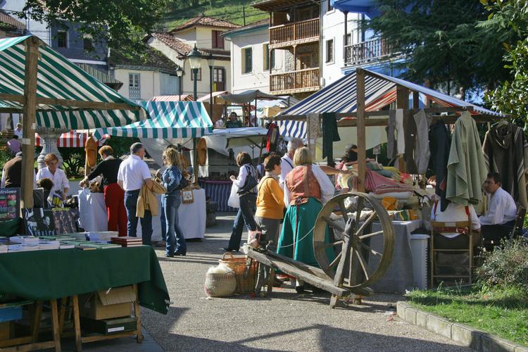 Mercado de Lugo de Llanera