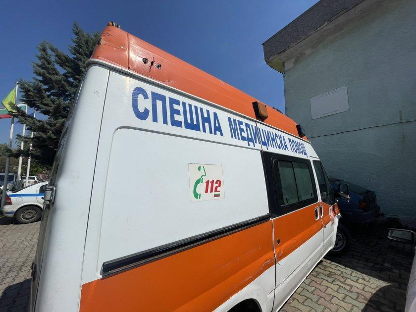 Мъж на 73 години е с фрактура на таз-а след като е съборен от двама непознати близо до автобусна спирка в Стара Загора