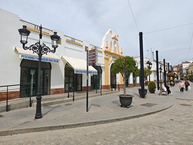 El Ayuntamiento de Lebrija saca a licitación puestos vacantes en la Plaza de Abastos para reforzar el comercio local