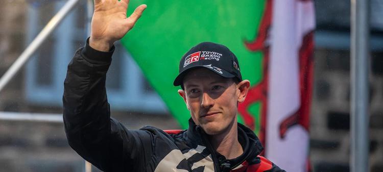 Elfyn Evans recibe un homenaje multitudinario en Dolgellau tras el WRC