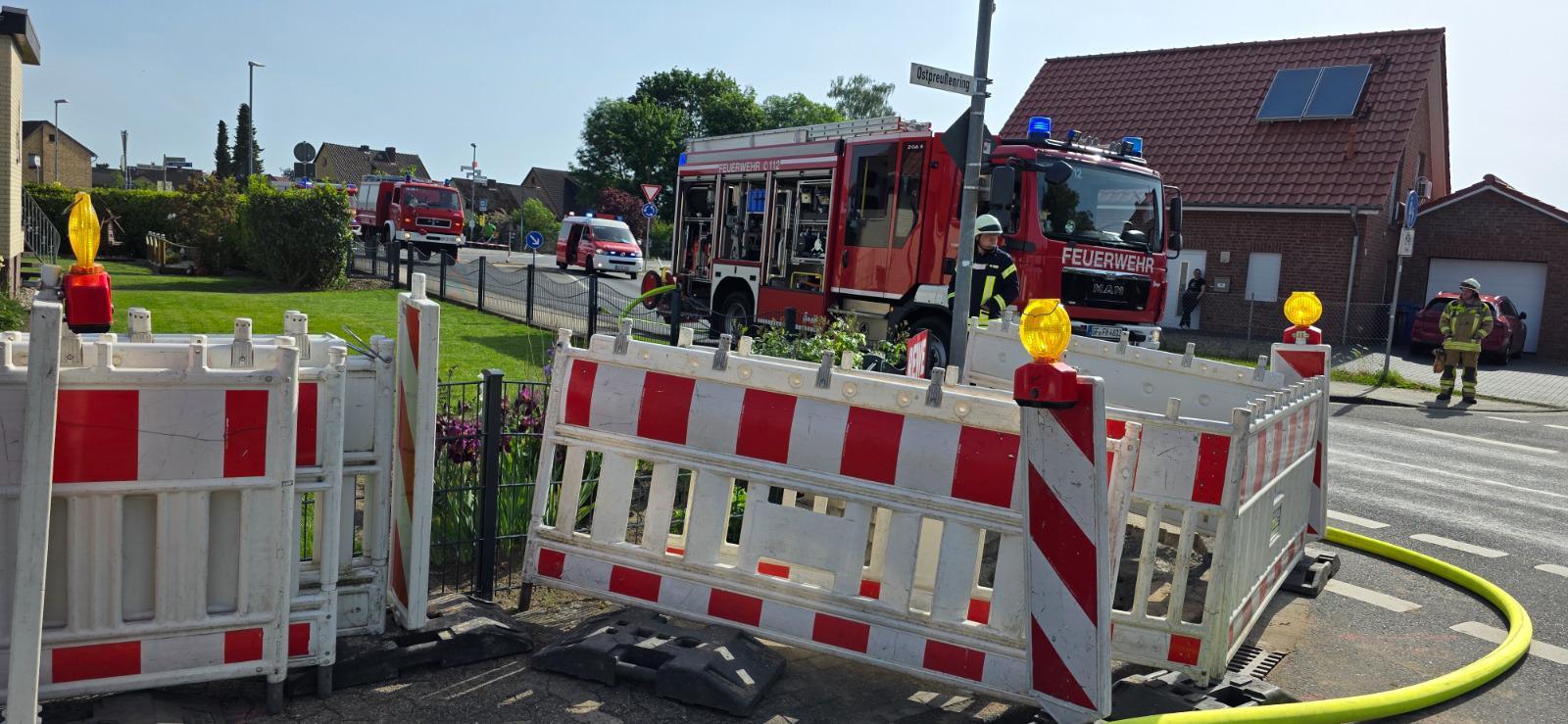 Gasgeruch in Meinersen: Feuerwehr sichert Wohnhaus in der Dieckhorster Straße