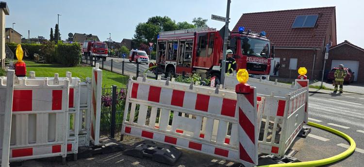 Gasgeruch in Meinersen: Feuerwehr sichert Wohnhaus in der Dieckhorster Straße