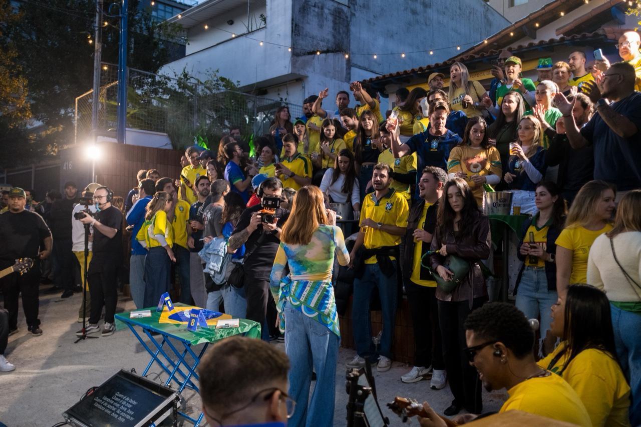 Ana Clara abre os lançamentos do projeto 'Mesa 8 - Edição Copa do Mundo' com música inédita