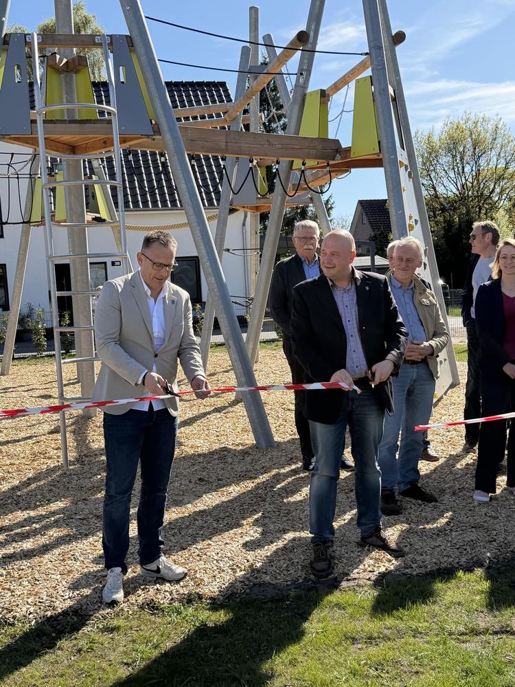 Müden:Neuer Spielplatz mit Großspielgerät feierlich eingeweiht