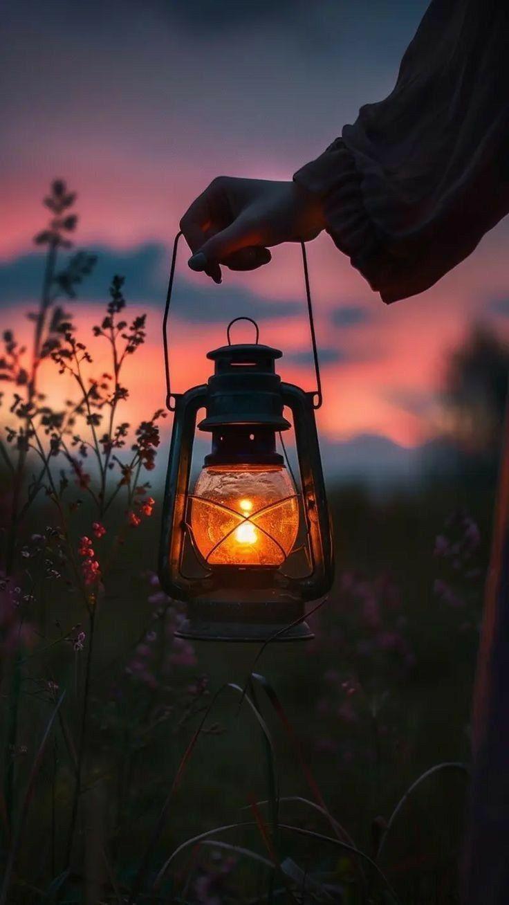 ESTÁD EN VELA, CON LAS LÁMPARAS ENCENDIDAS