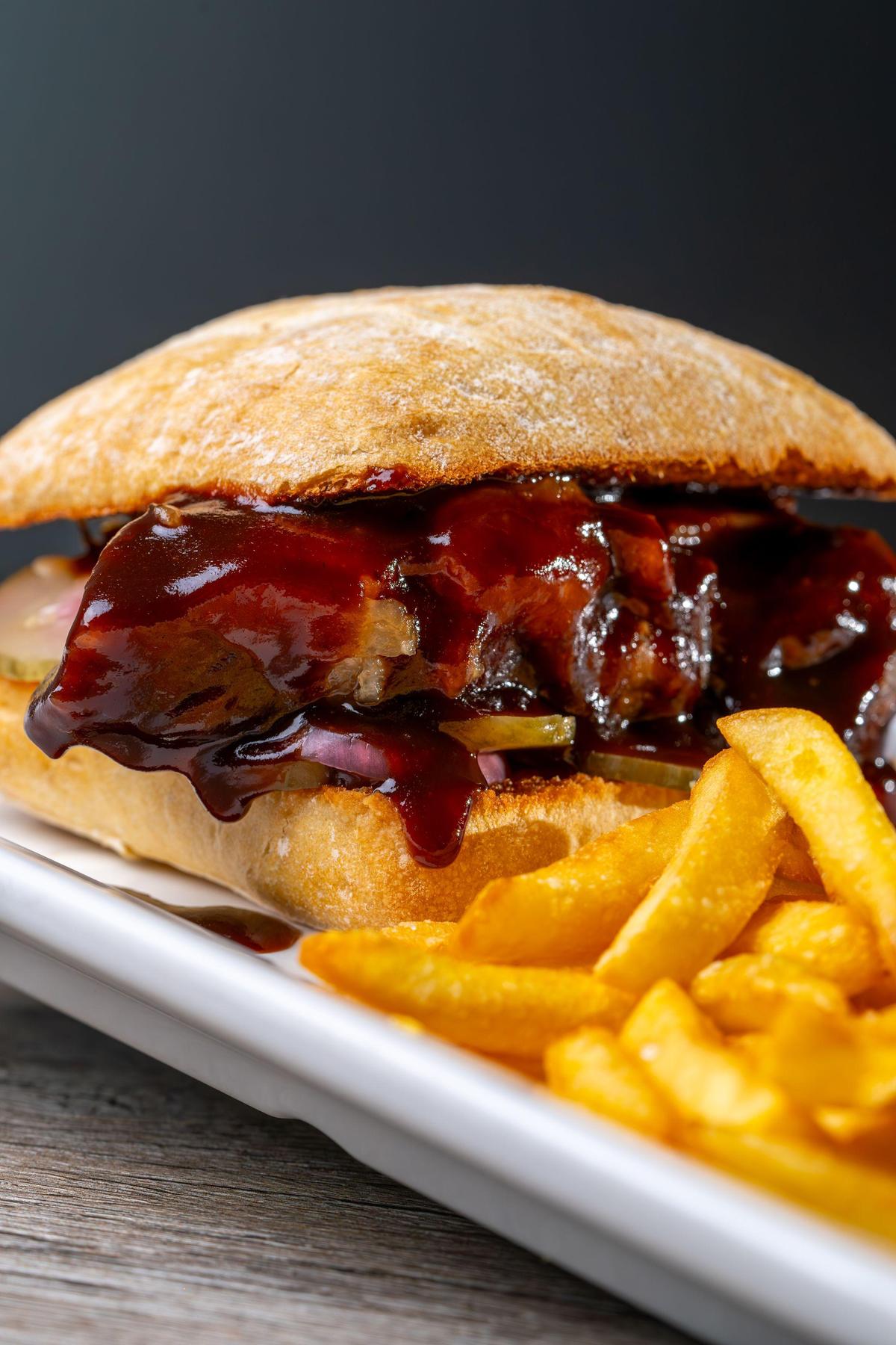 Slow-Cooker BBQ Pulled Pork Sandwiches