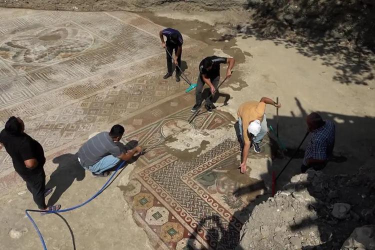 Roman mosaic uncovered in Tokat after illegal digging exposes buried site