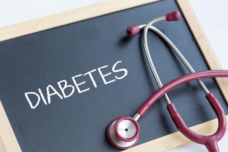 Gestione del diabete e monitoraggio dei livelli di zucchero nel sangue: Promuovere una vita salutare