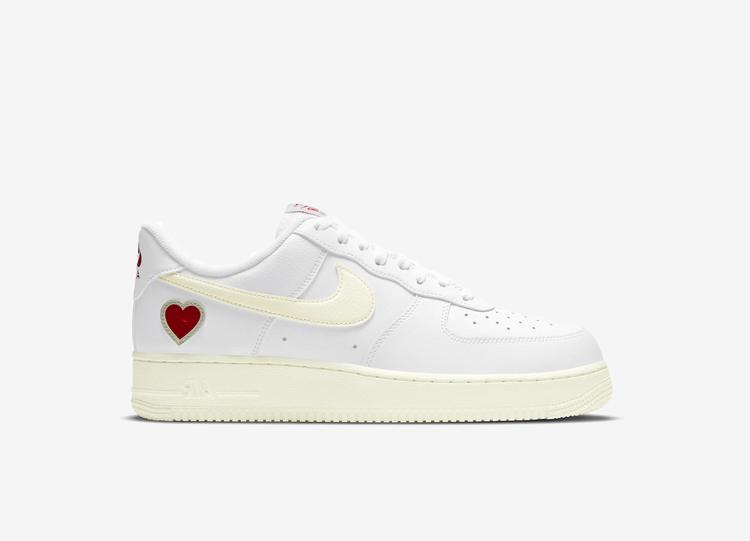 NIKE Air Force 1 Valentine's Day