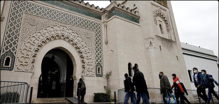 مسجد باريس الكبير يحض المسلمين على دعم المدرسين بعد تلقي مدارس تهديدات