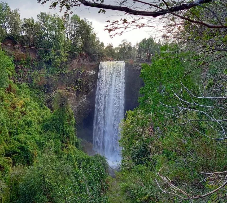Cascada Chaihuen en Quemchi, Chiloé, Sur de Chile
