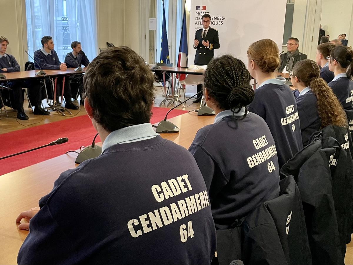 Les Cadets accueillis en Préfecture par Monsieur Vincent Bernard-Lafoucrière, Sous-Préfet, Directeur de Cabinet du Préfet des Pyrénées-Atlantiques