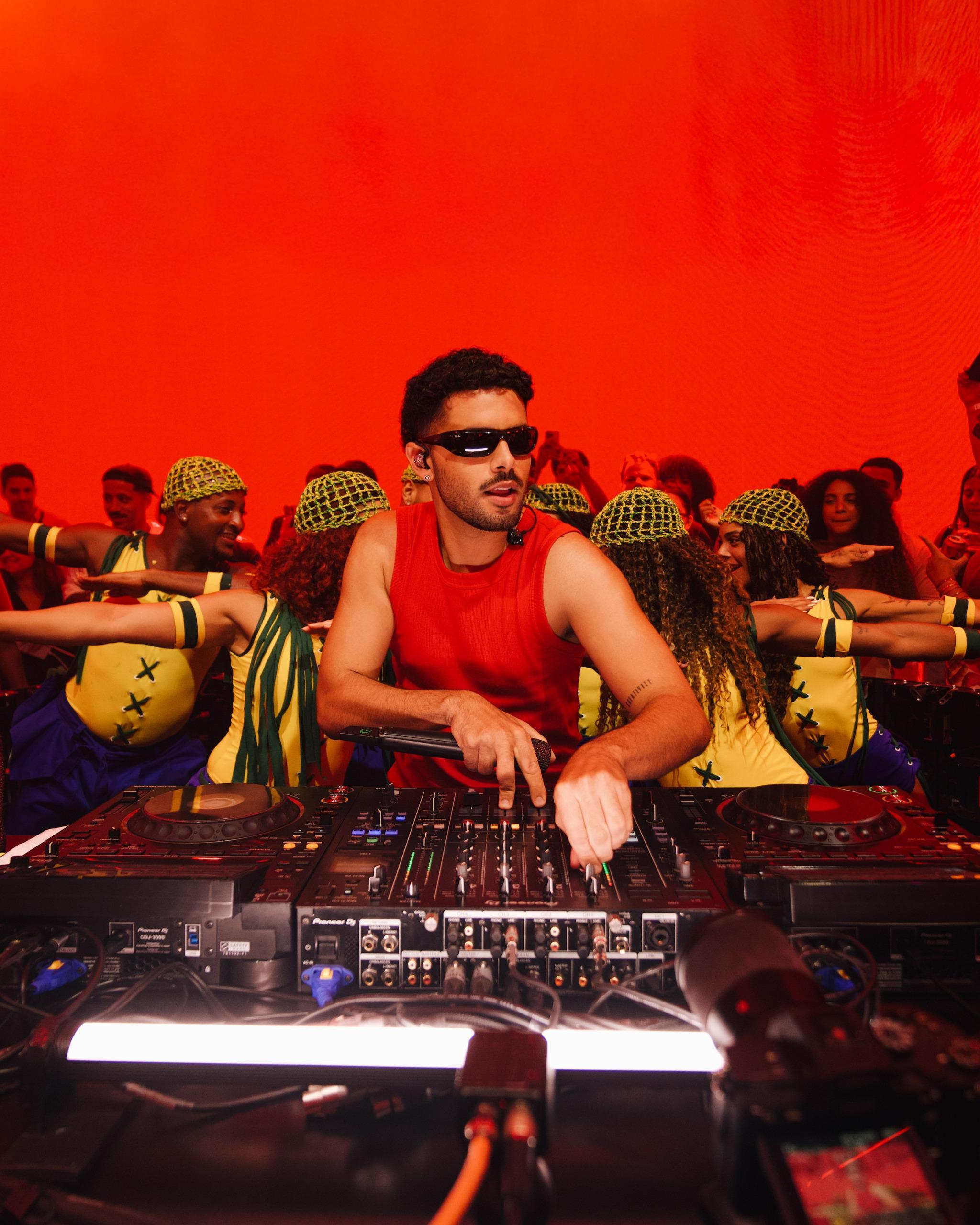 Pedro Sampaio Assina Remix da Música Tema da Copa do Mundo 2026 da Coca-cola