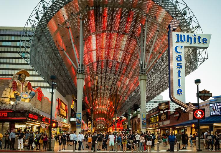 Have a Weekend Look @ a Night on Fremont Street by @vegasknowitall