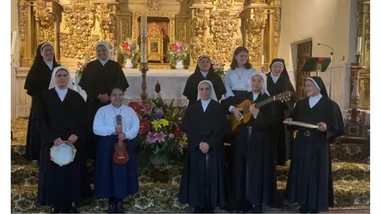Las MM. Agustinas de Madrigal de las Altas Torres nos felicitan la Pascua