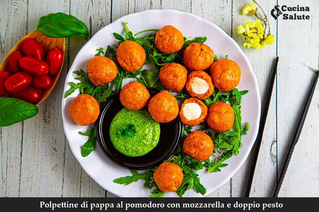 Polpettine di pappa al pomodoro con mozzarella e doppio pesto....