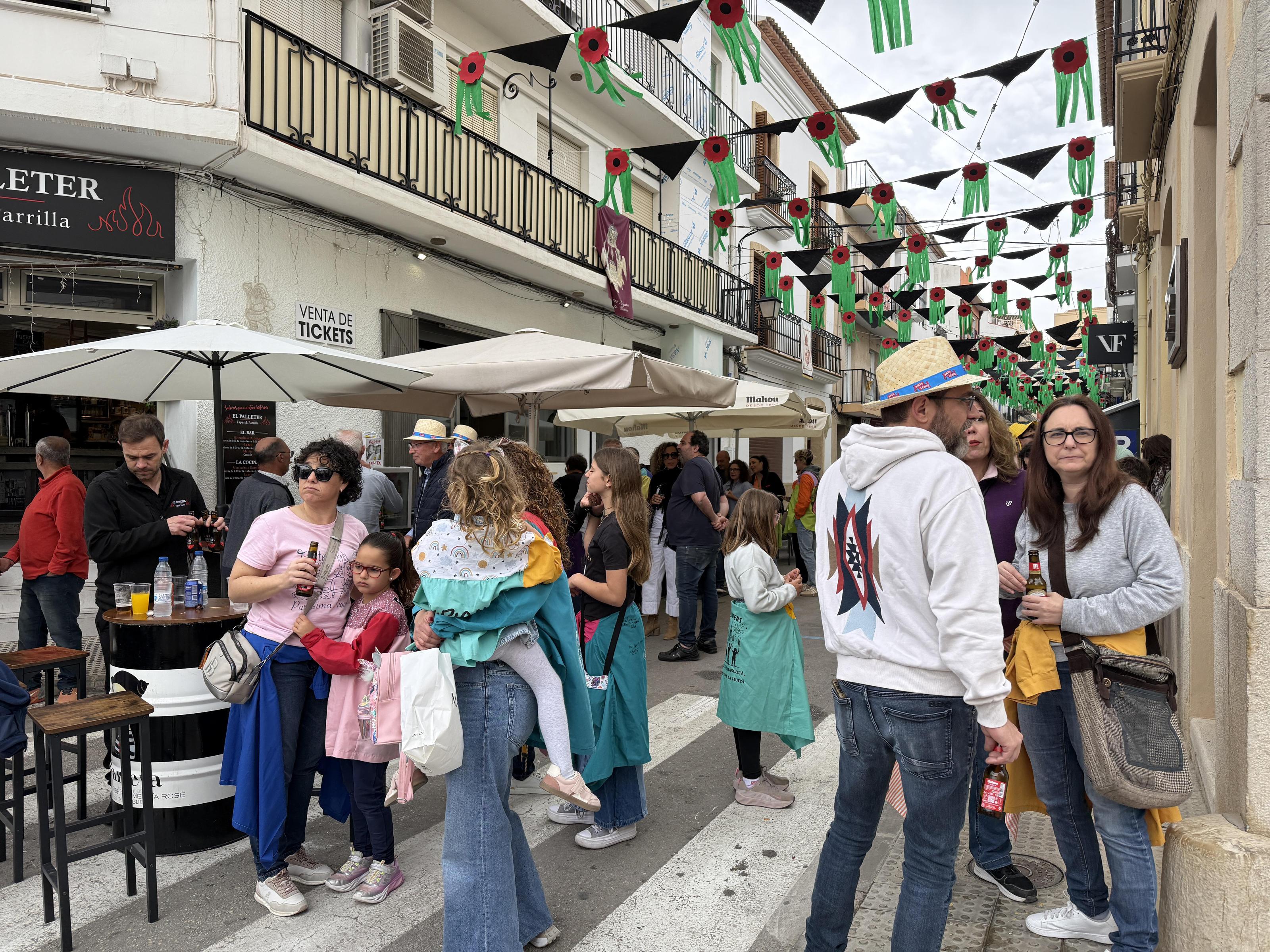 Benissa s’aboca al carrer en un multitudinari Dia de les Paelles de la Puríssima Xiqueta