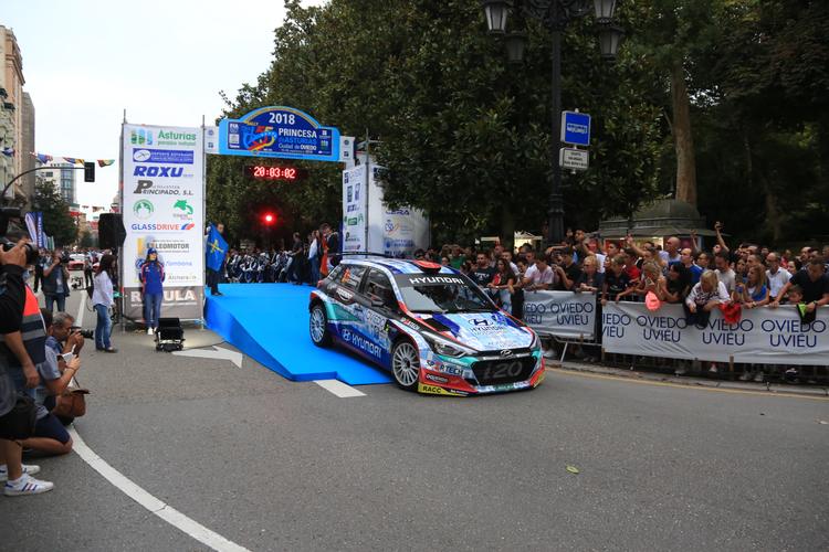 A massive exit ceremony heats the 55th edition of the Rally