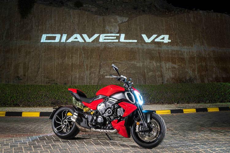  Diavel V4, el estilo Ducati gana en el mundo