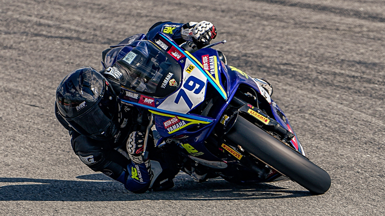 Héctor Gris destaca en su primera temporada en la Yamaha R7 Cup