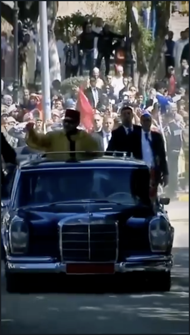 الملك محمد السادس بعد صلاة عيد الفطر المبارك