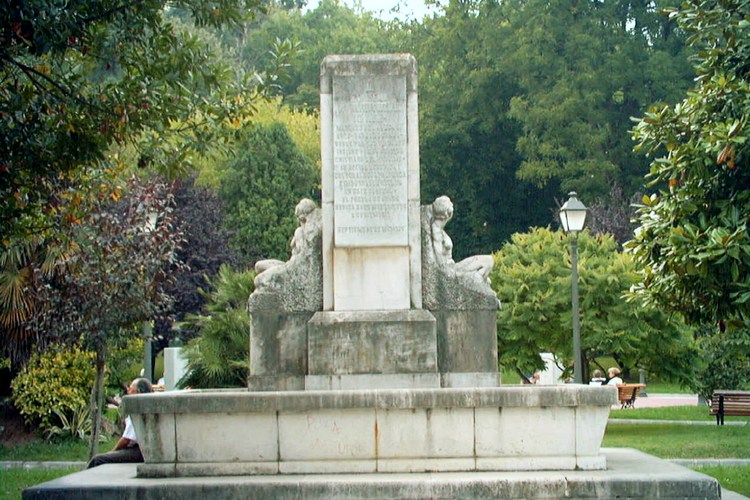 Escultura «Monumento al II Marqués de la Vega de Anzo»