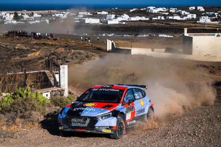 Pepe López aumenta su renta en el Rally Isla de los Volcanes tras el TC5: 14,5 segundos sobre Lemes