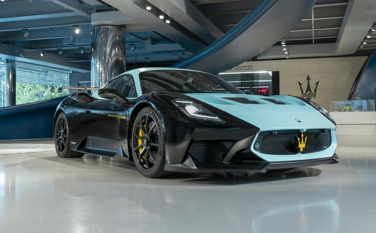 LA LEYENDA DEL MASERATI MC12 SE REENCARNÓ EN UN GT2 STRADALE FUORISERIE PRESENTADO EN MÓDENA