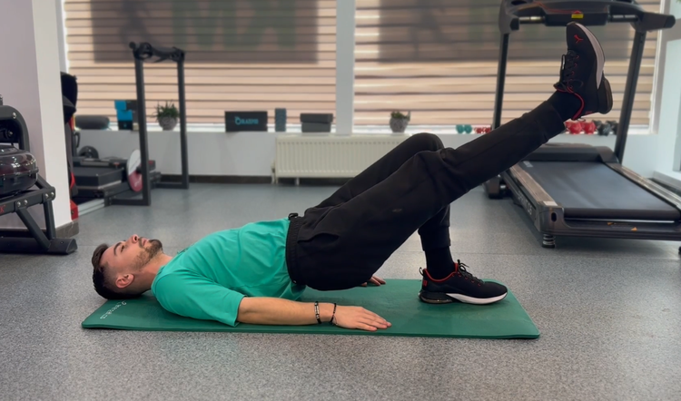 #4 Pod pe un picior (Single-Leg Glute Bridge)