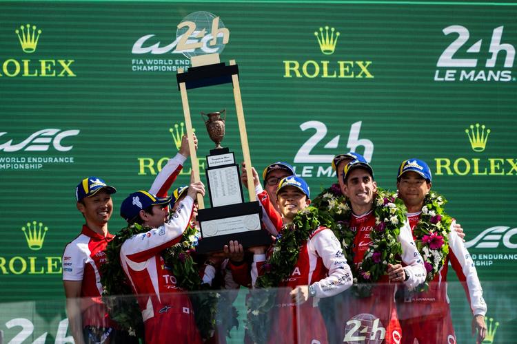 TOYOTA RACING logra una remontada épica y reina de nuevo cuatro años después en las 24 horas de Le Mans