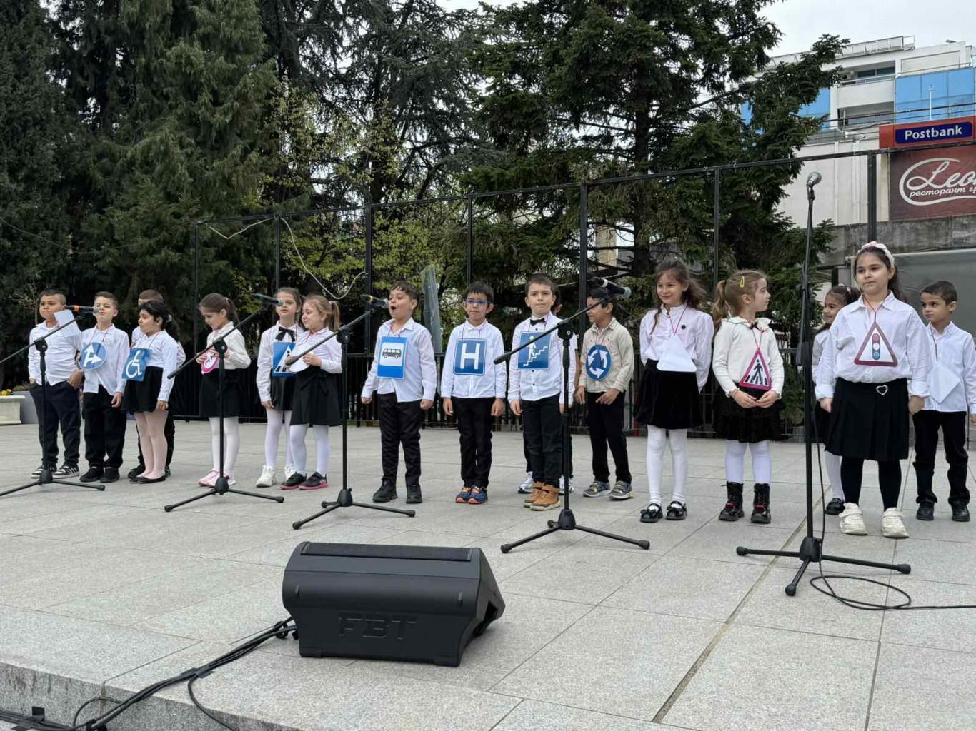 Деца от старозагорски детски градини участваха в инициатива за пътна безопасност с апел за повече внимание на пътя