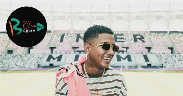 Jombriel recibe discos de platino y reconocimiento de Billboard