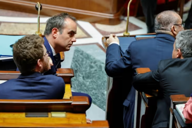 Le 1er-Mai restera "férié, chômé et payé", des propositions pour les commerces de proximité