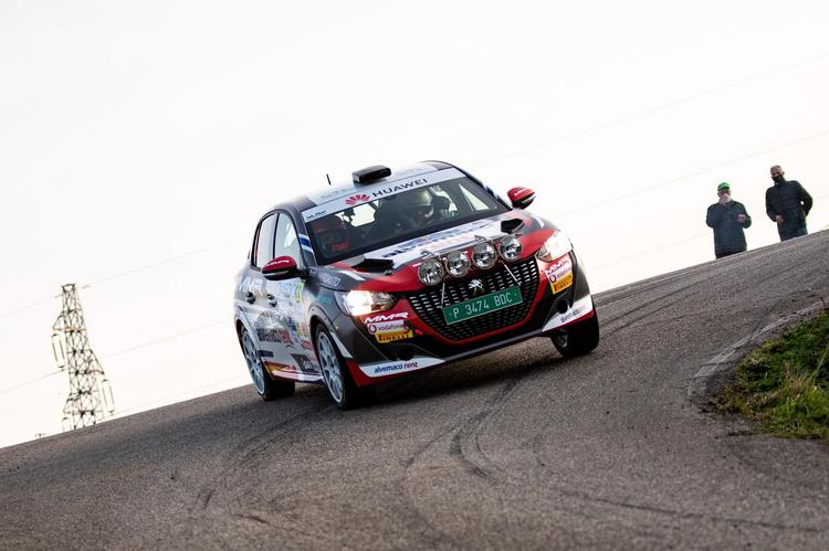 Alejandro Cachón lidera la Peugeot Rally Cup Ibérica tras el primer bucle