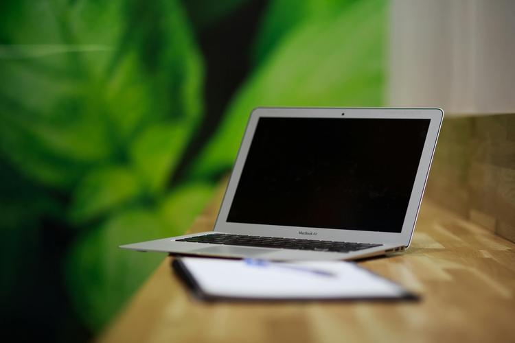  ⁠⁠Renewed vs Brand new laptop. Which one should you buy?
