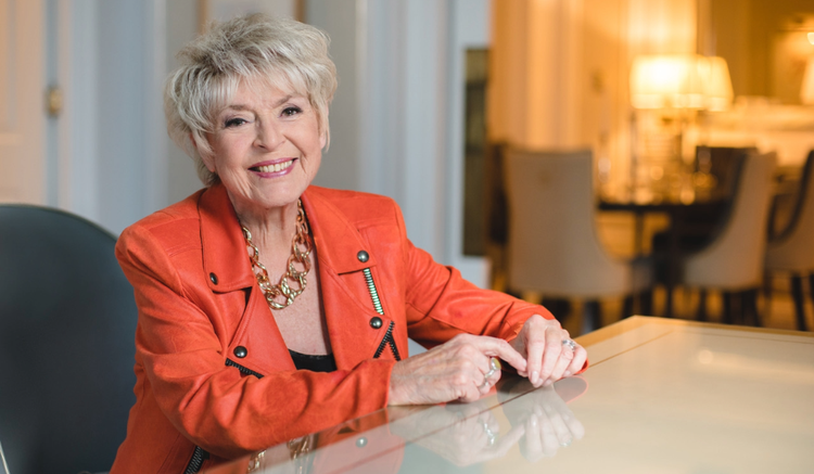Gloria Hunniford to receive major Irish Post award
