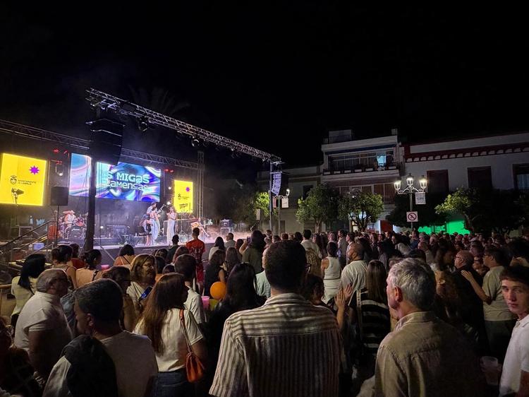 Lebrija vuelve a vibrar en el Plaza Sound, que llenó de buena música la ciudad