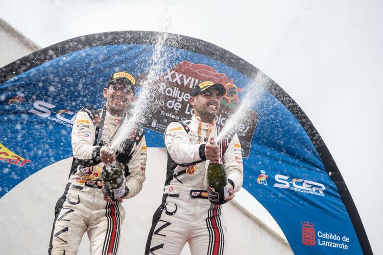 Ruiloba entra en erupción: gana su primer rally con Lancia en Lanzarote… ¡por una sola décima!