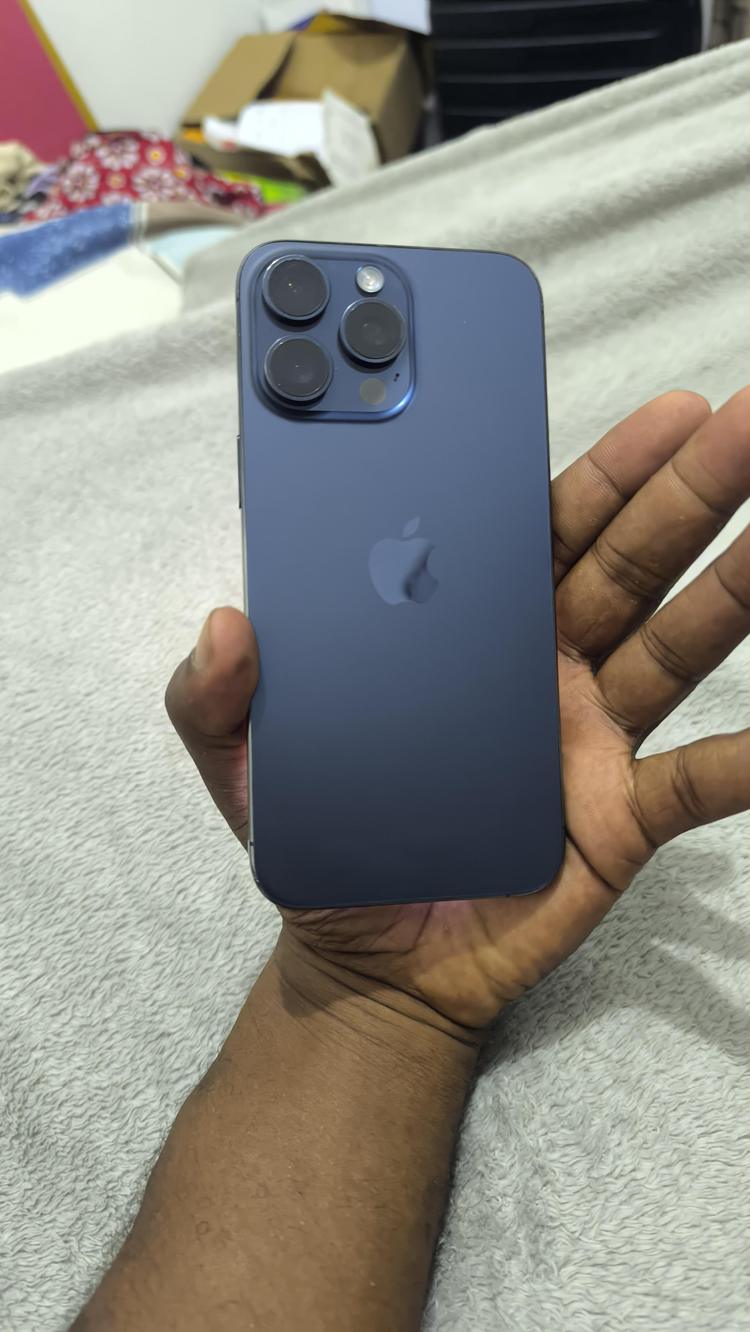 iPhone 15pro Max - 450000 KMF