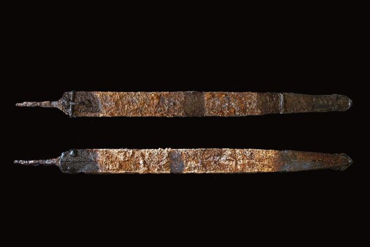 2,400-year-old sword found beside child in Gaulish burial